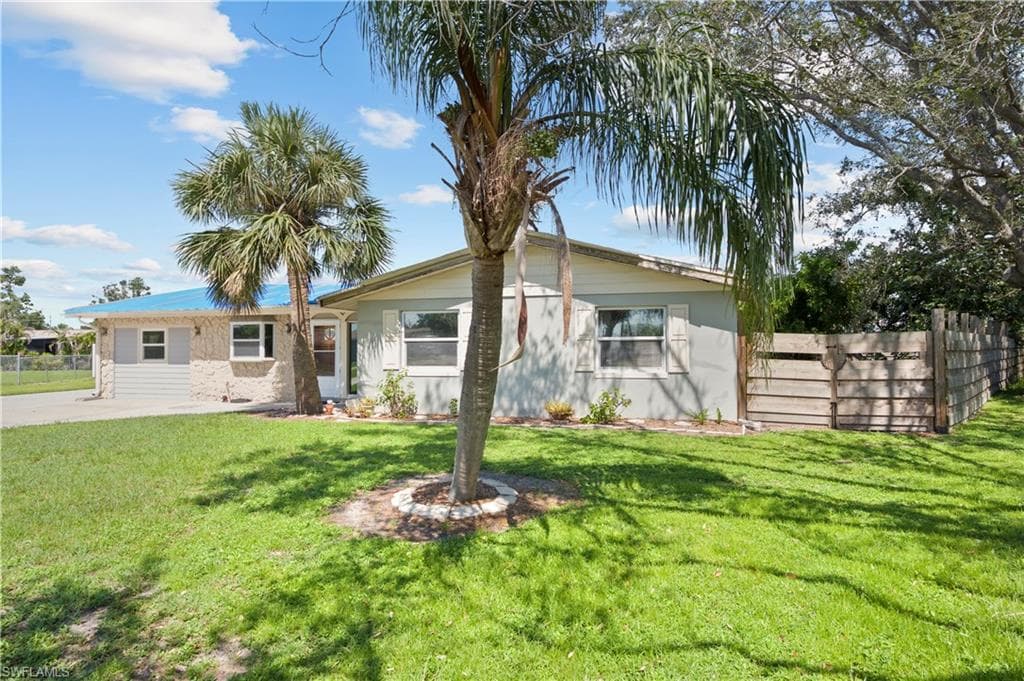 1934 Howe CT NORTH FORT MYERS, FL 33903