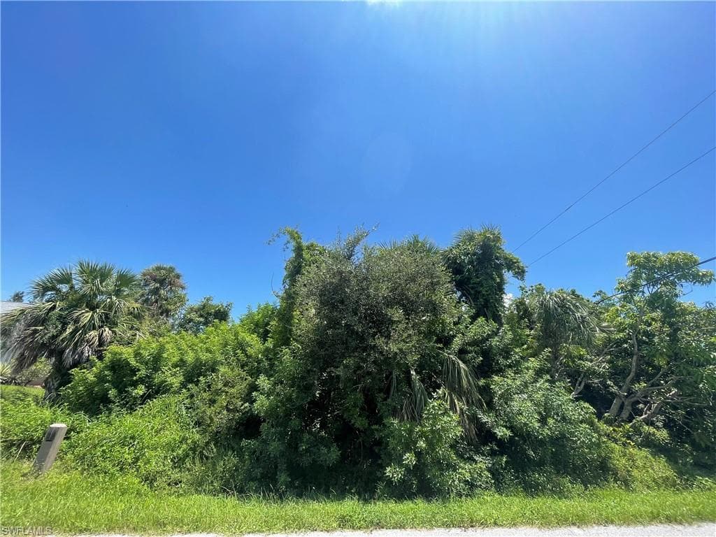 301 Skylark LN NW PORT CHARLOTTE, FL 33952