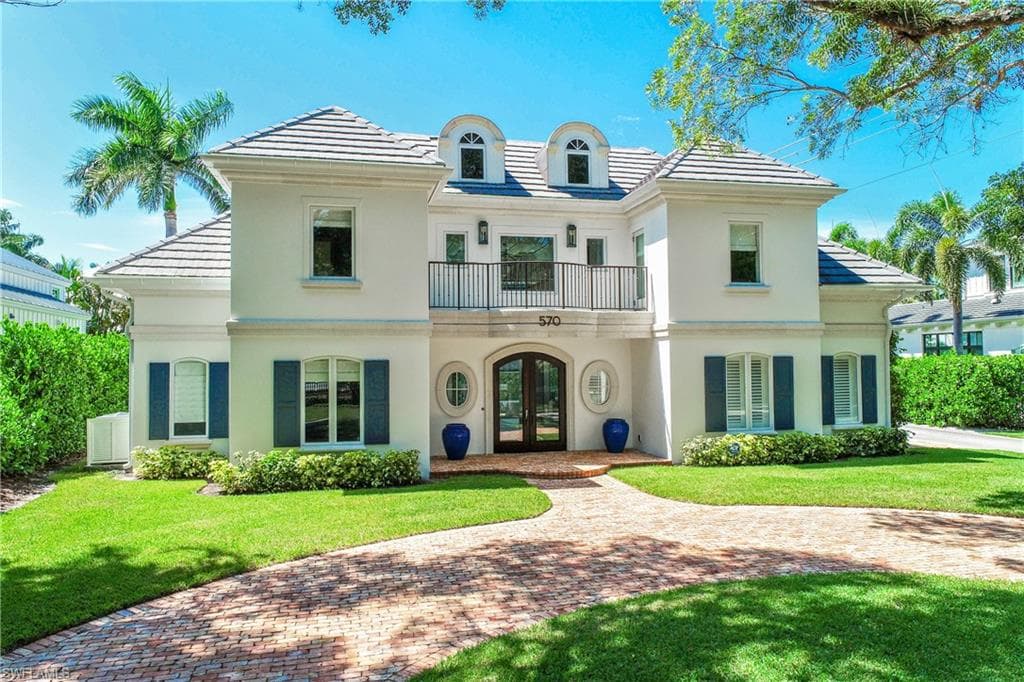 570 2nd AVE N NAPLES, FL 34102