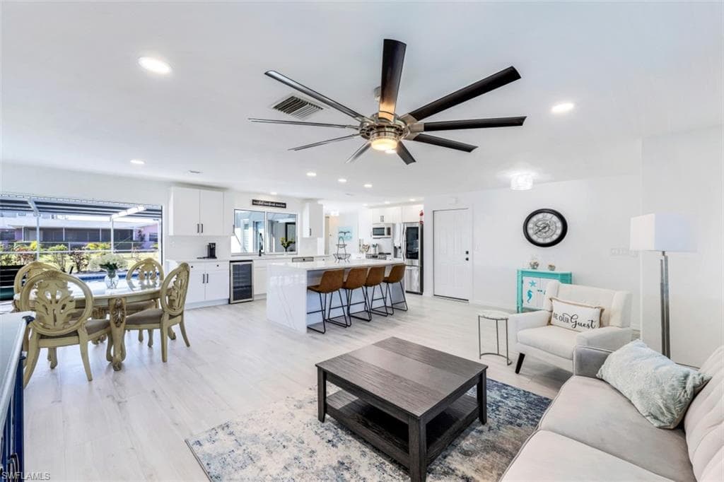 410 Coral DR CAPE CORAL, FL 33904