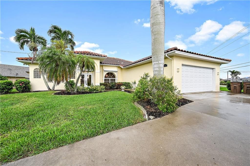 2416 SW 39th TER CAPE CORAL, FL 33914