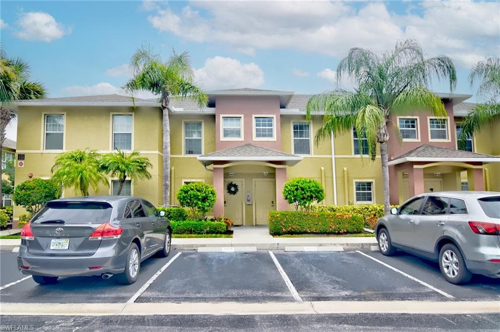 9089 Gervais CIR 2004 NAPLES, FL 34120