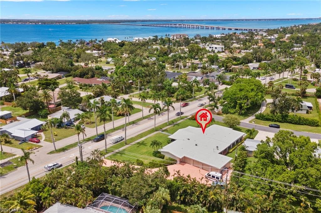 10671 McGregor BLVD FORT MYERS, FL 33919
