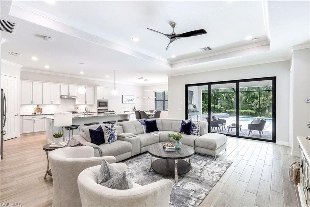 2130 Antigua LN NAPLES, FL 34120