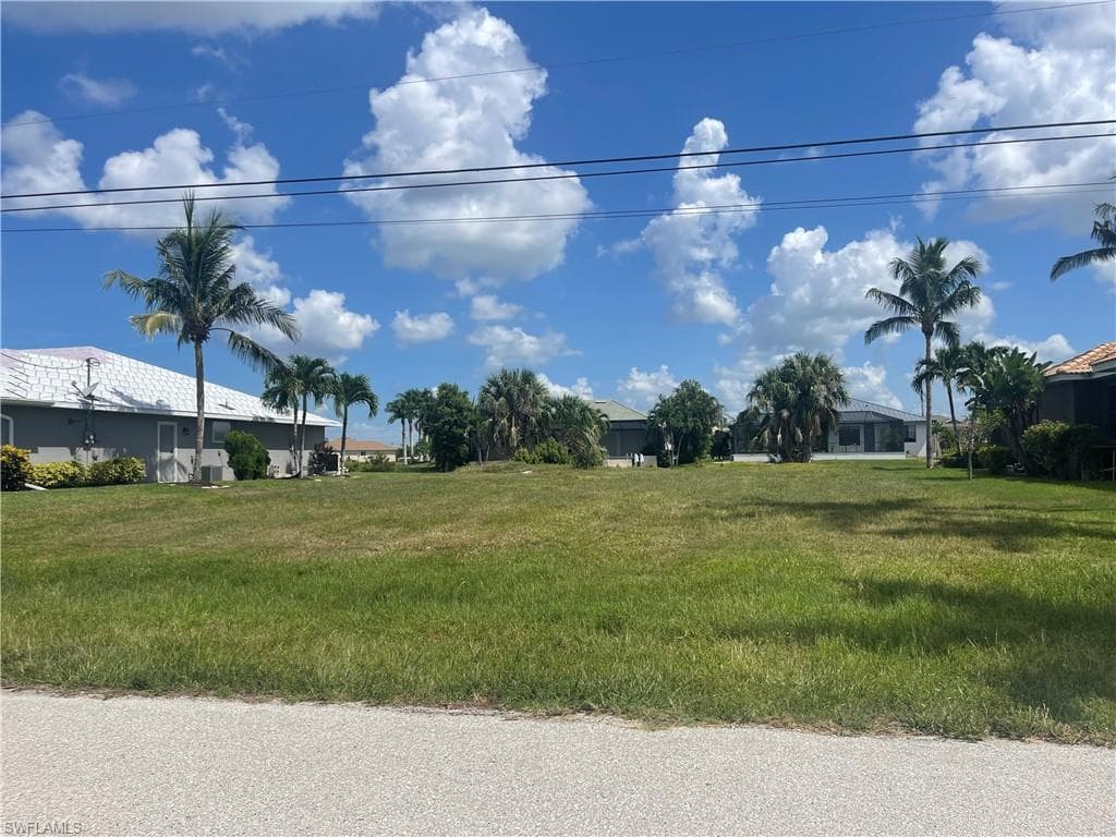 2325 SW 28th TER CAPE CORAL, FL 33914