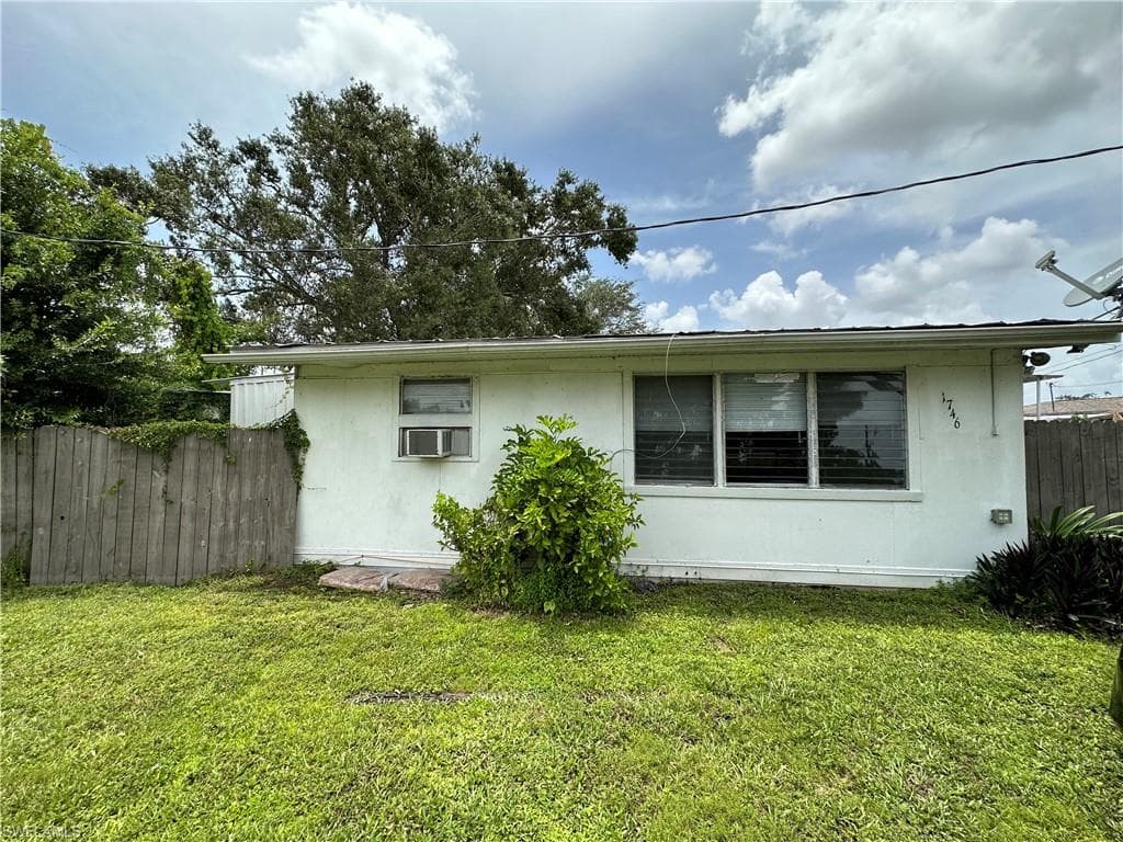 1746 Pacific AVE NORTH FORT MYERS, FL 33903