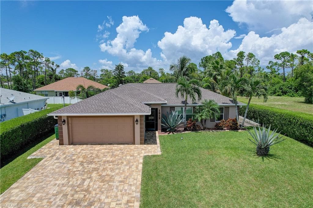 1813 NE 44th TER CAPE CORAL, FL 33909
