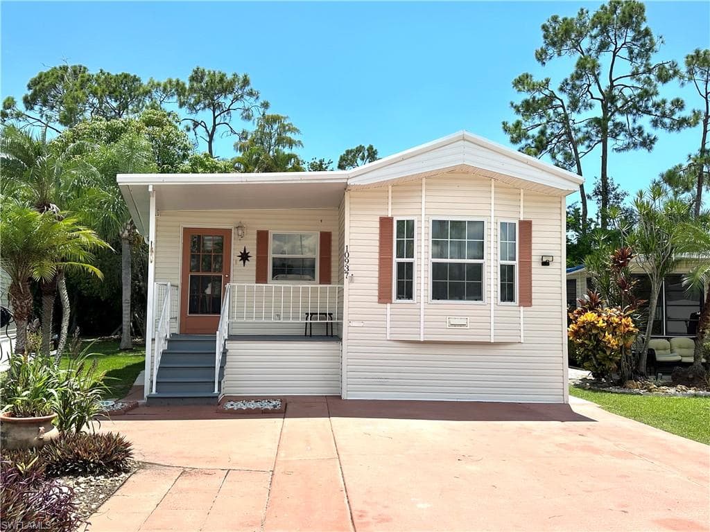 10937 Ground Dove CIR ESTERO, FL 33928