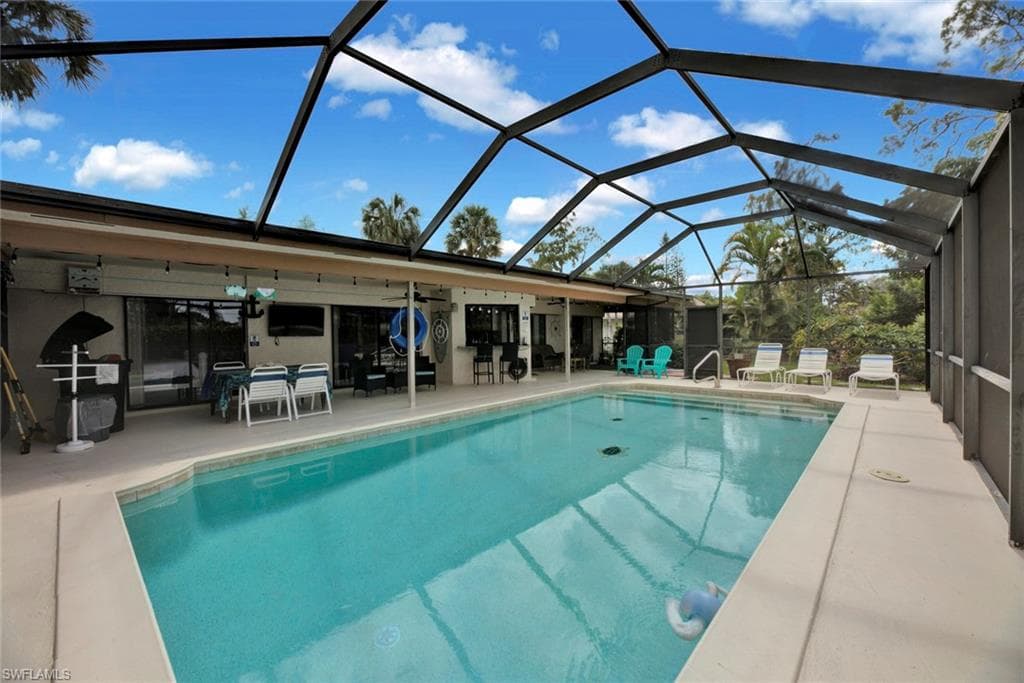 3055 Round Table CT NAPLES, FL 34112
