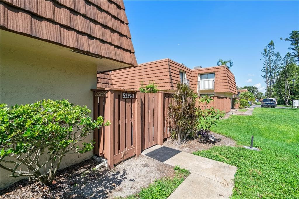 5239 Cedarbend DR 3 FORT MYERS, FL 33919