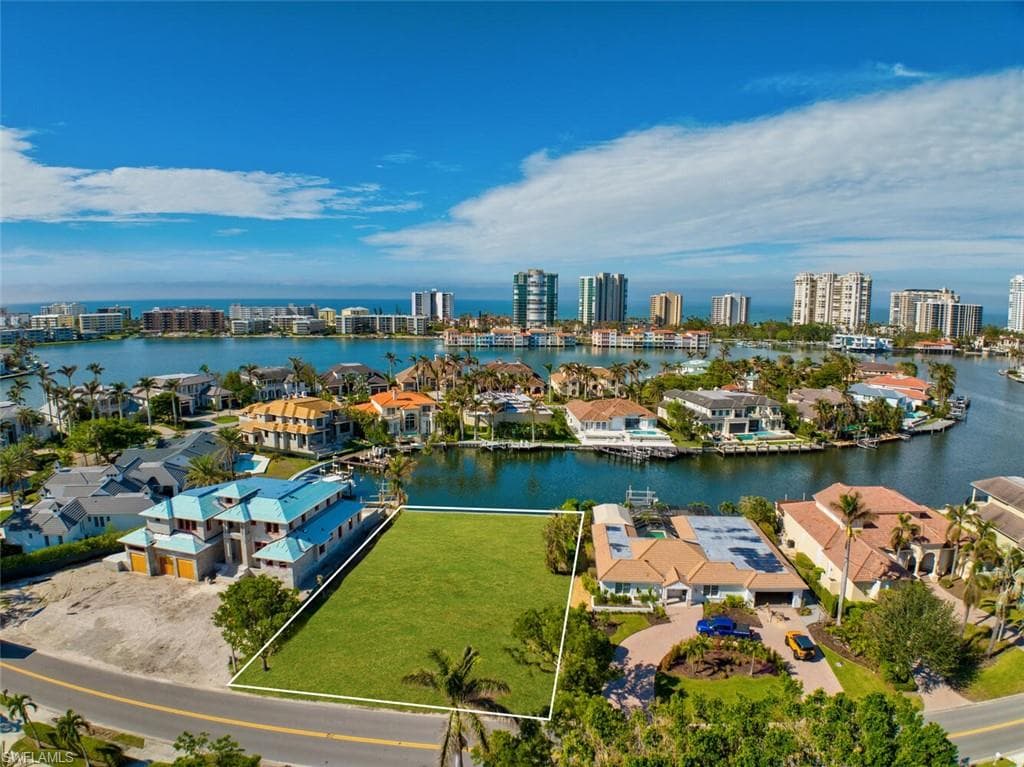 3663 Crayton RD NAPLES, FL 34103