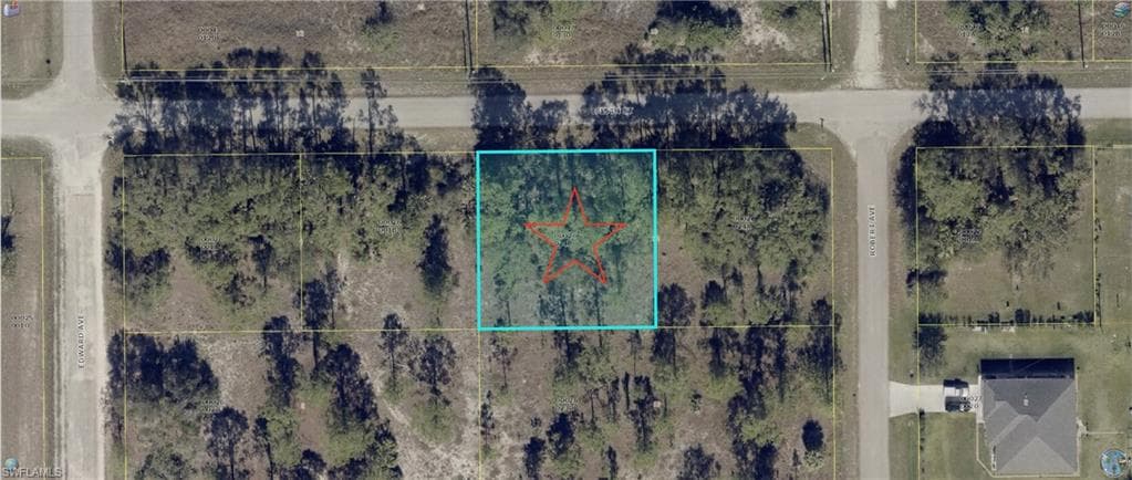 2404 E 15th ST LEHIGH ACRES, FL 33972