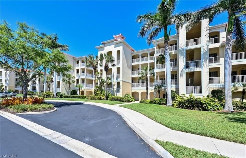 4863 Hampshire CT 4-202 NAPLES, FL 34112