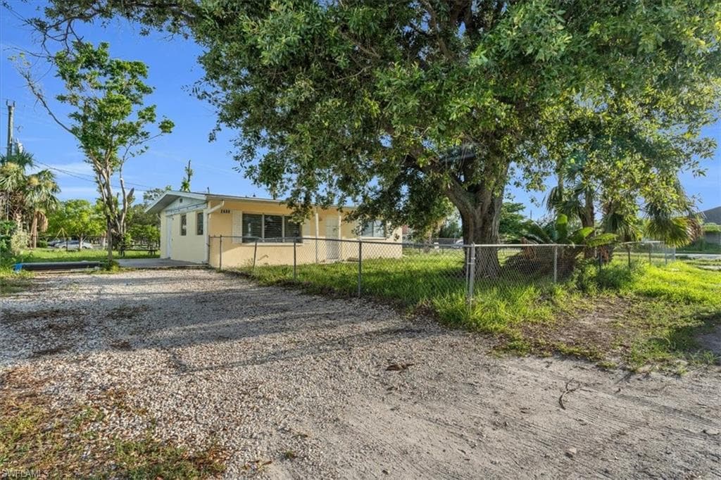 2600 Ashwood ST FORT MYERS, FL 33901