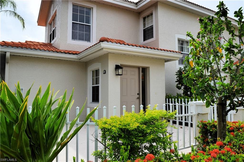 7616 Oleander Gate DR F-202 NAPLES, FL 34109