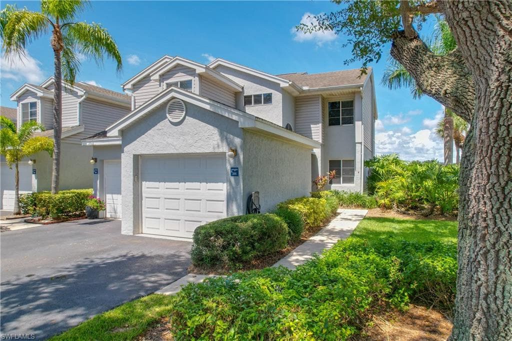 2571 Citrus Lake DR B-201 NAPLES, FL 34109