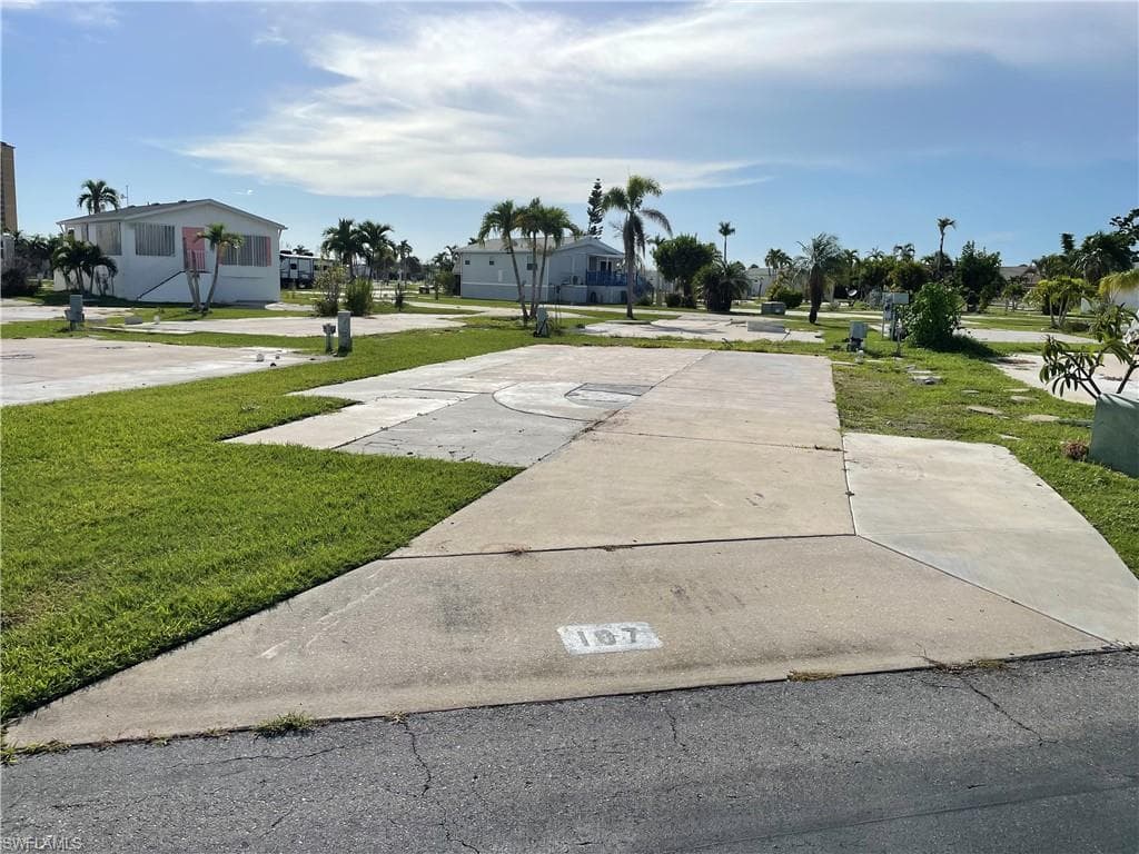 19681 Summerlin RD 187 FORT MYERS, FL 33908