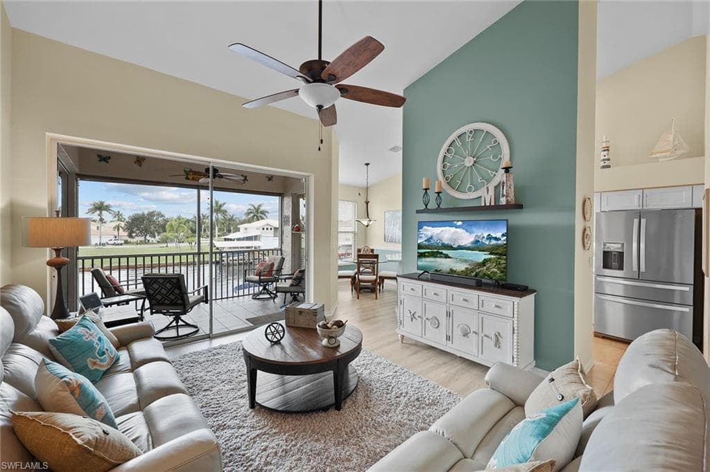205 Sunrise Cay 201 NAPLES, FL 34114