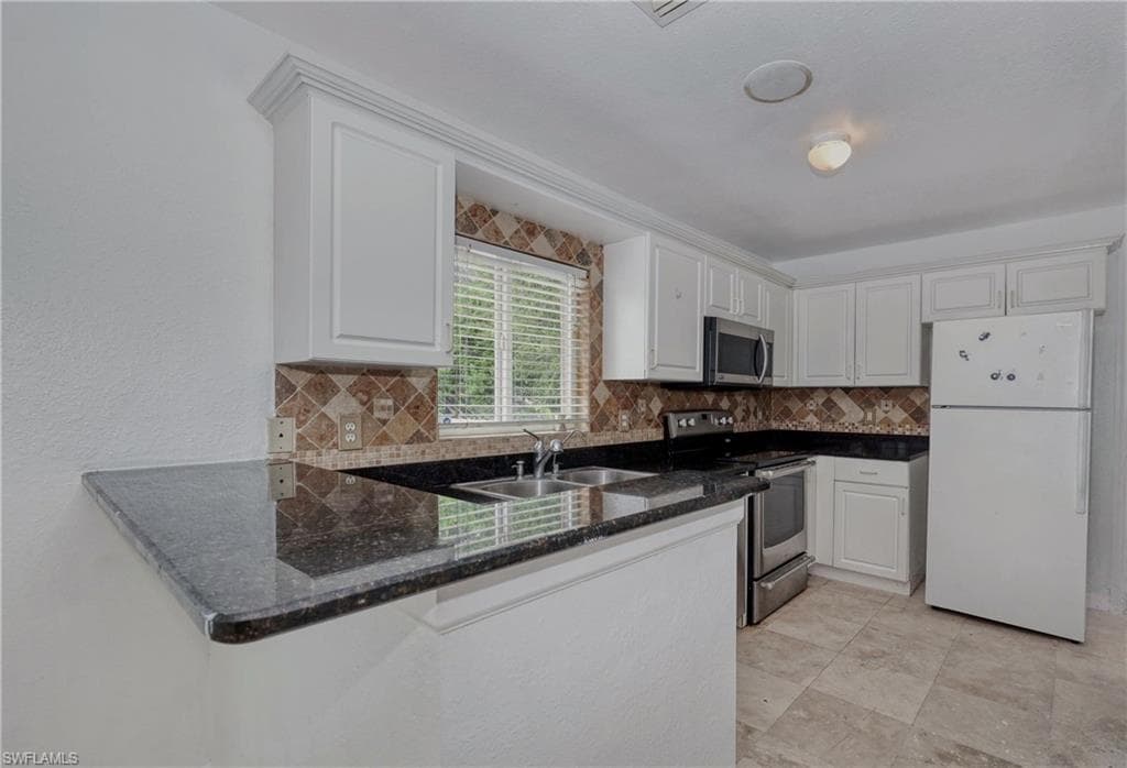 2925 8th ST SW LEHIGH ACRES, FL 33976