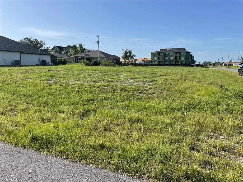 1450 SW 1st TER CAPE CORAL, FL 33991