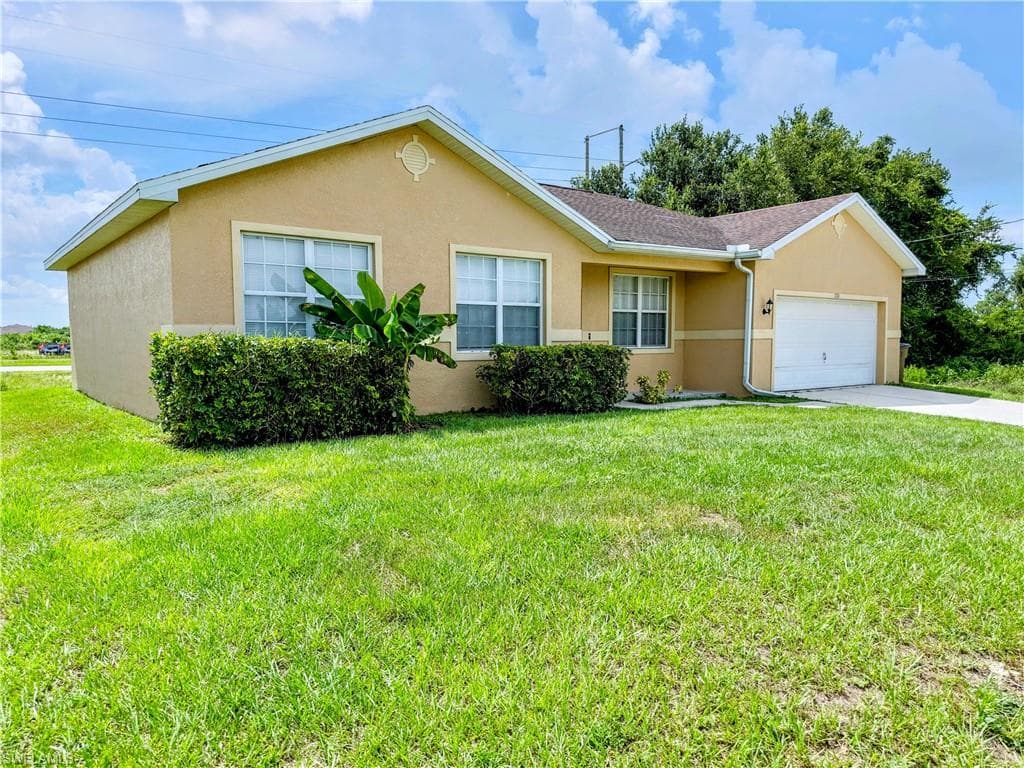 1110 Floyd S AVE LEHIGH ACRES, FL 33976
