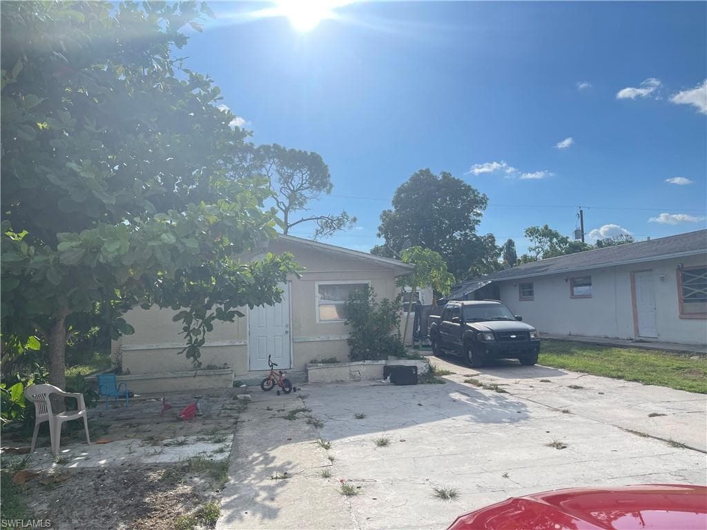 5548 5th AVE FORT MYERS, FL 33907