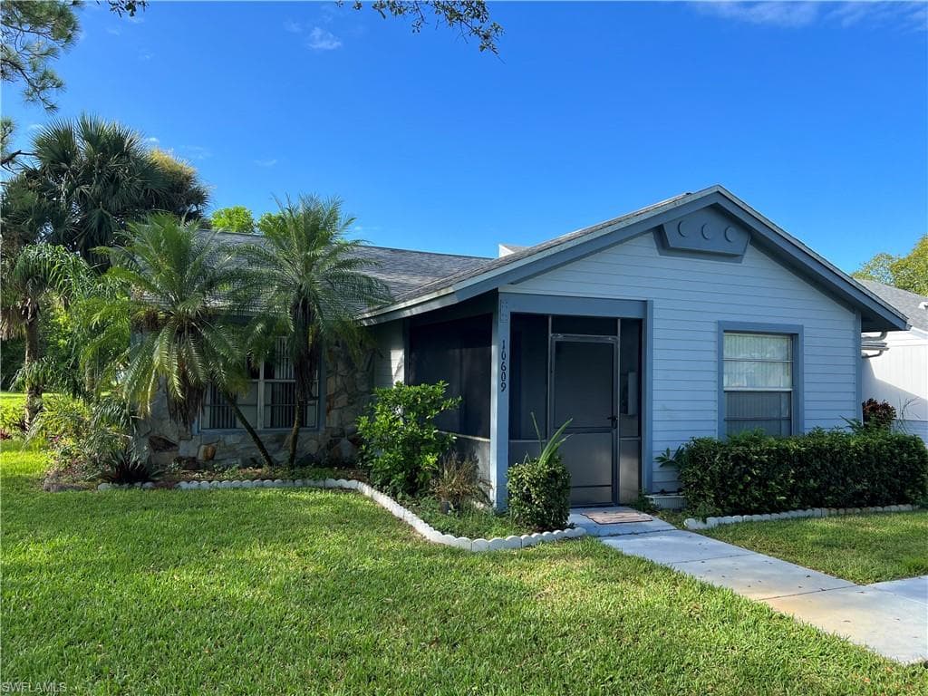 10609 Roxbury CT LEHIGH ACRES, FL 33936