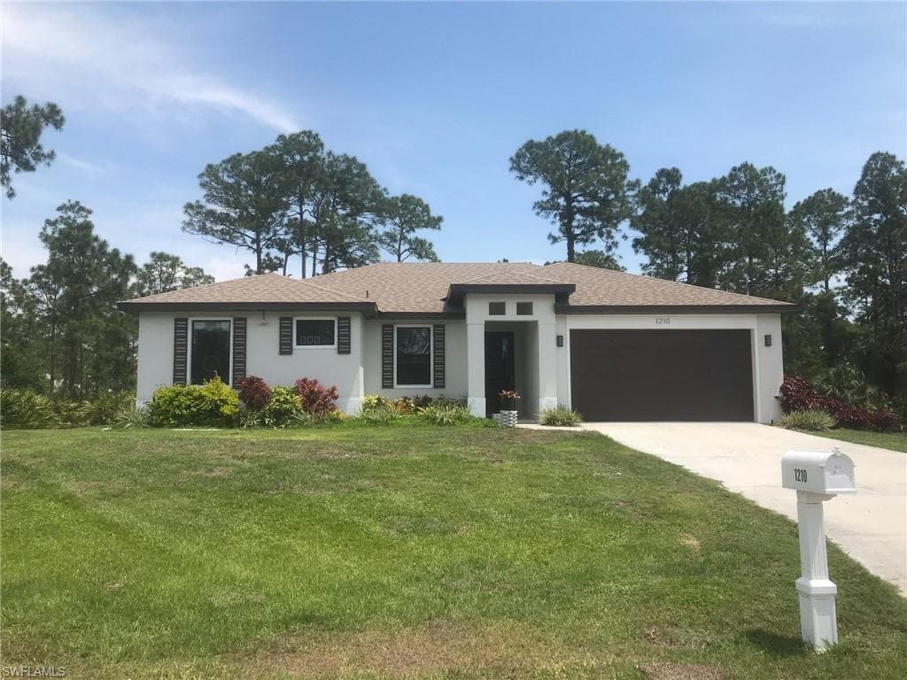1210 Henry AVE LEHIGH ACRES, FL 33972