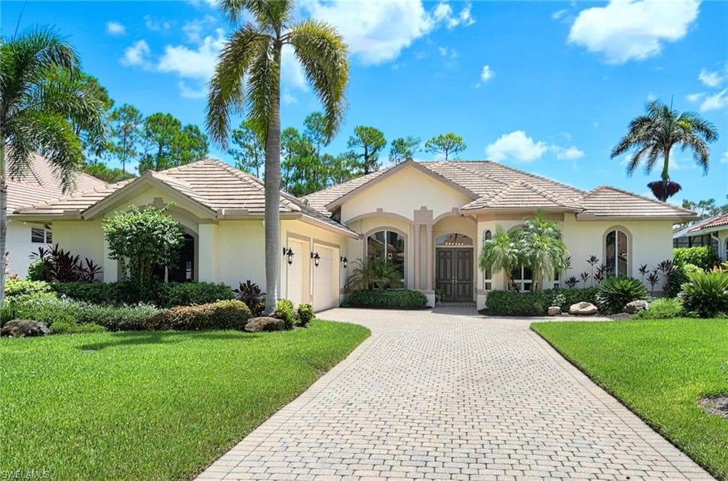 2782 Olde Cypress DR NAPLES, FL 34119