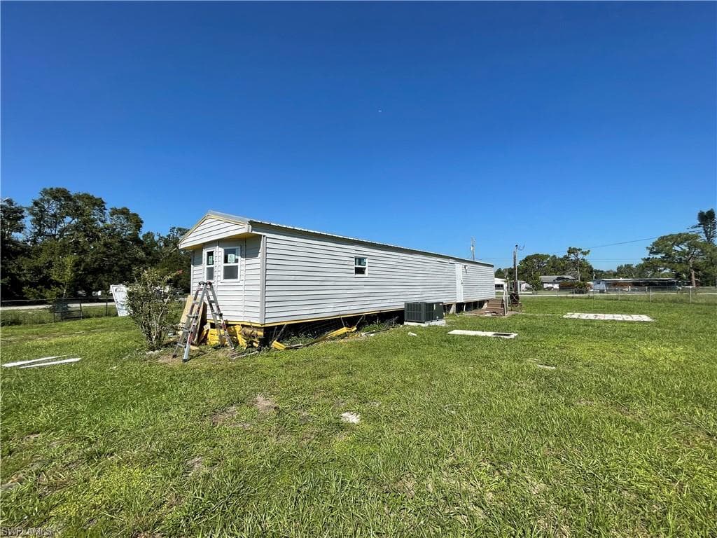 2170 Case LN NORTH FORT MYERS, FL 33917