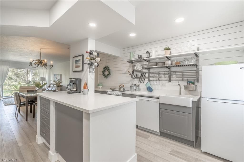 72 7th ST S 310 NAPLES, FL 34102