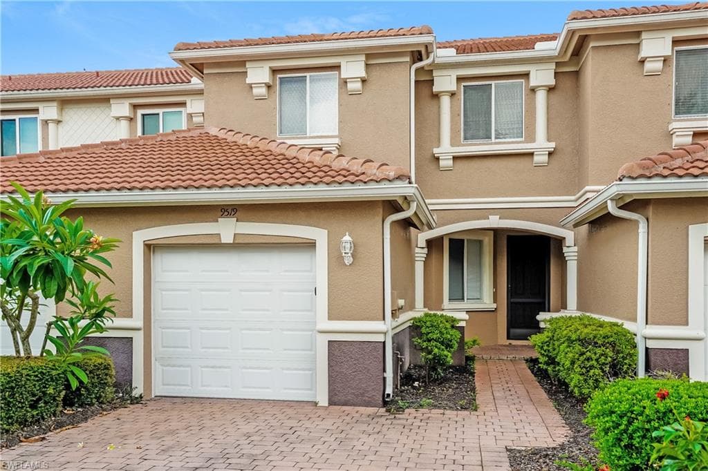 9519 Roundstone CIR FORT MYERS, FL 33967