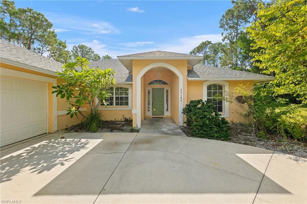 25147 Luci DR