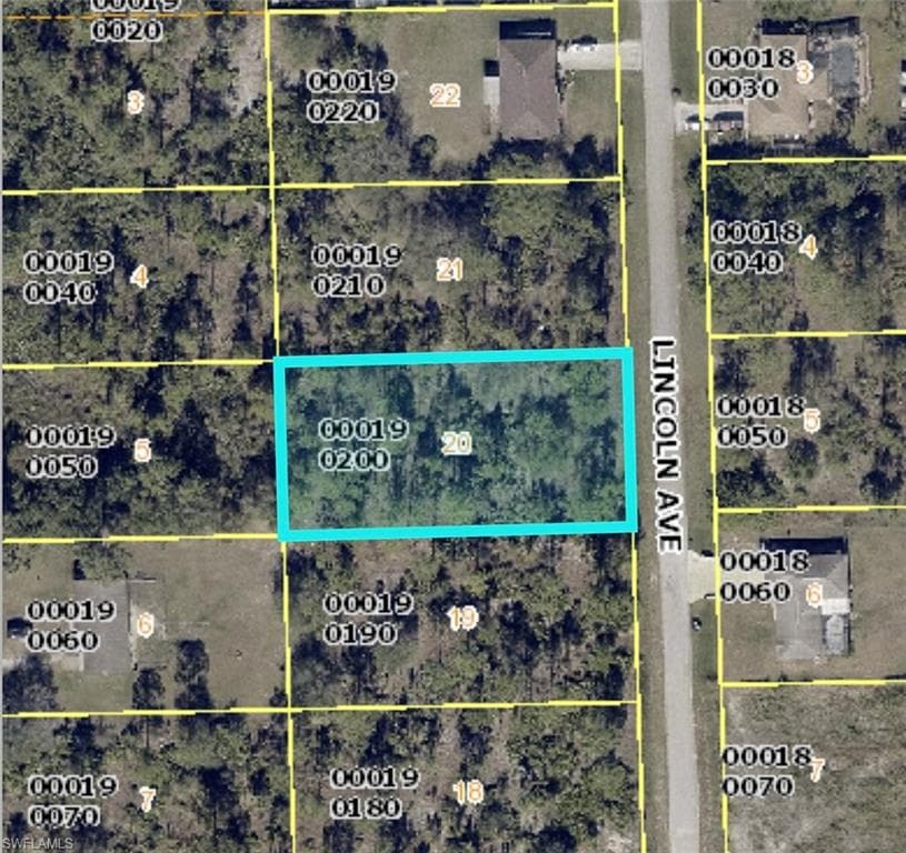 915 Lincoln AVE LEHIGH ACRES, FL 33972