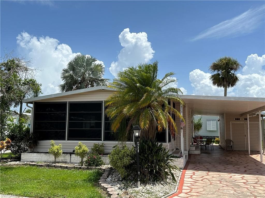453 Snead DR NORTH FORT MYERS, FL 33903