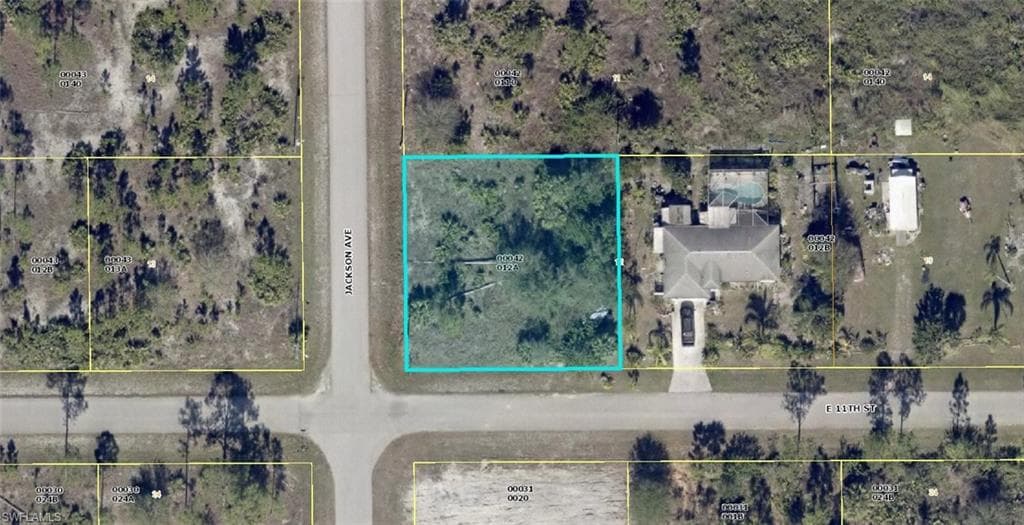 2901 E 11th ST LEHIGH ACRES, FL 33972