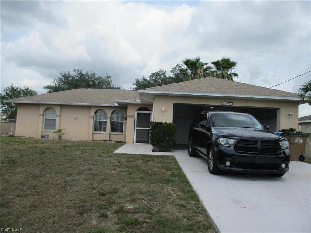 1045 NE 40th TER CAPE CORAL, FL 33909