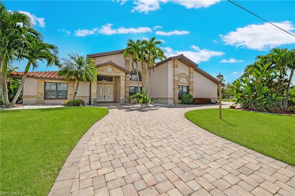 2727 SE 24th PL CAPE CORAL, FL 33904