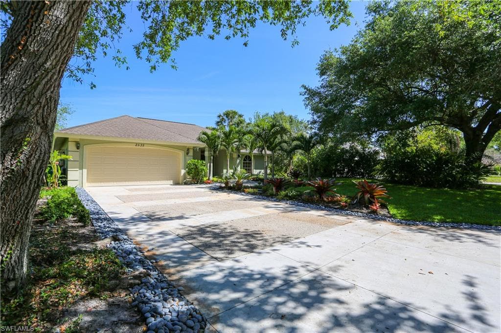 2535 River Reach DR NAPLES, FL 34104