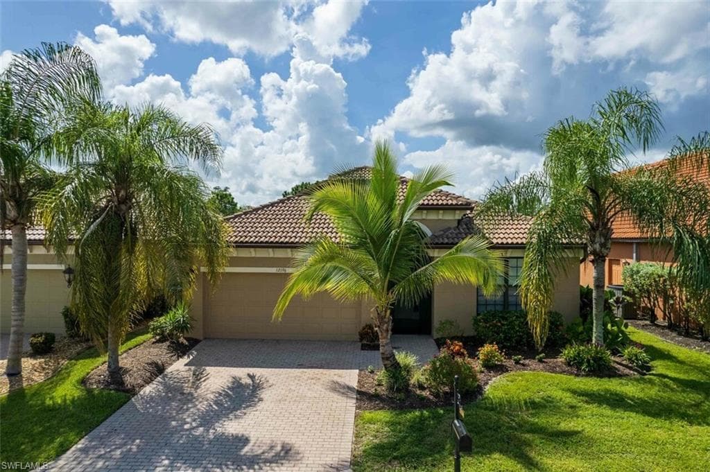 12196 Country Day CIR FORT MYERS, FL 33913