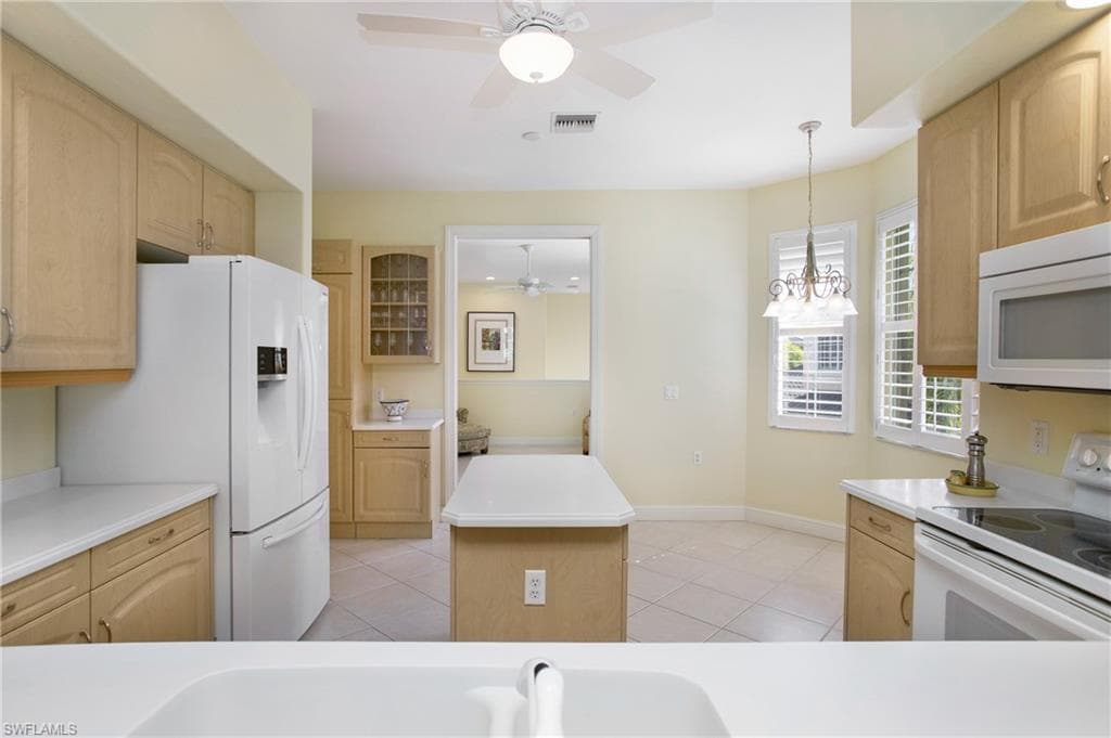 758 Regency Reserve CIR 2103 NAPLES, FL 34119