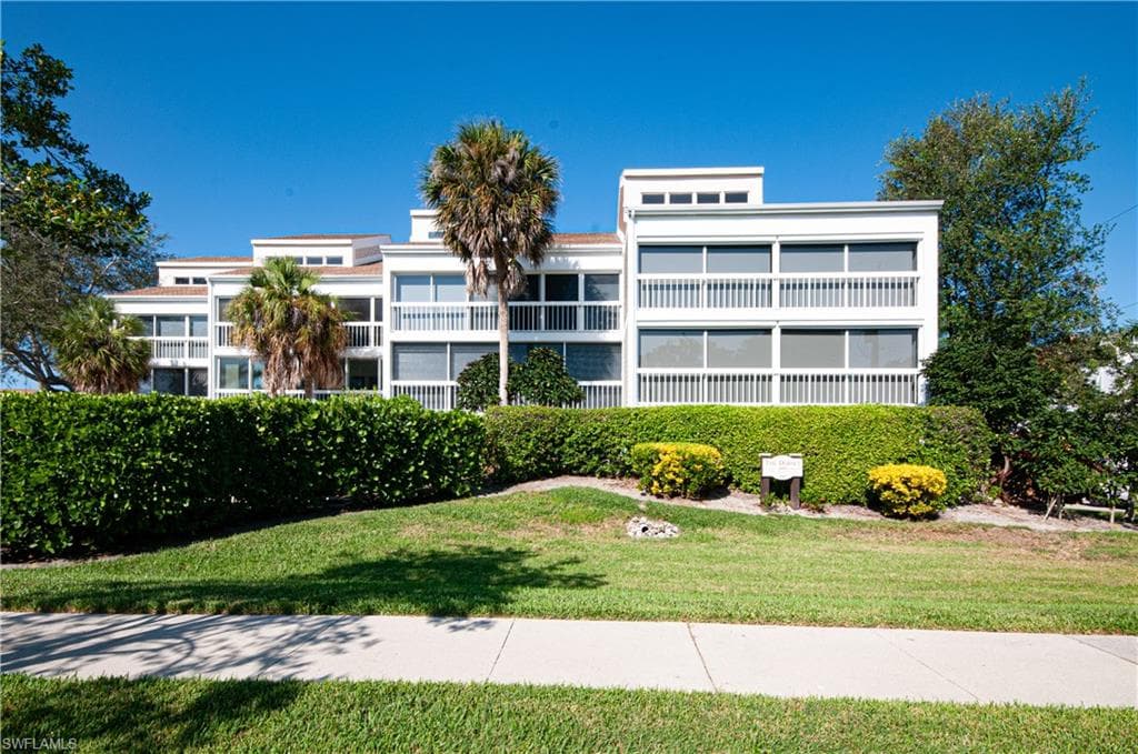 1050 9th ST S 202 NAPLES, FL 34102
