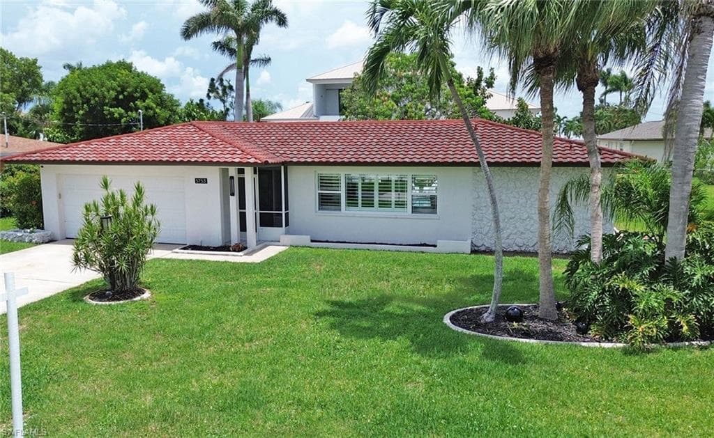 5753 Flamingo DR CAPE CORAL, FL 33904