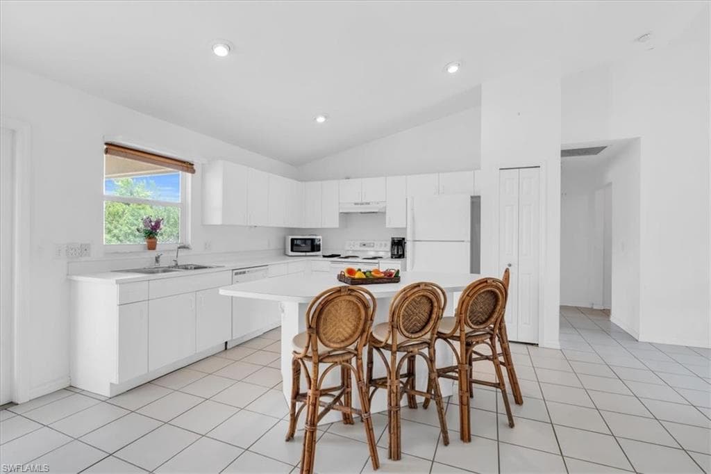 1915 SW 2nd ST CAPE CORAL, FL 33991