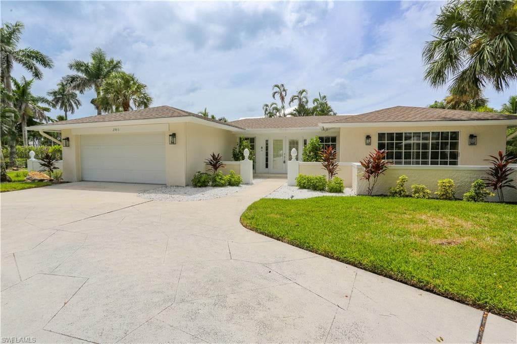 2901 Crayton RD NAPLES, FL 34103