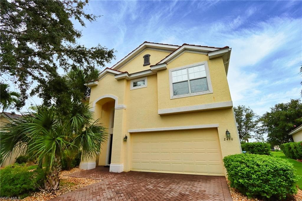 2490 Blackburn CIR CAPE CORAL, FL 33991