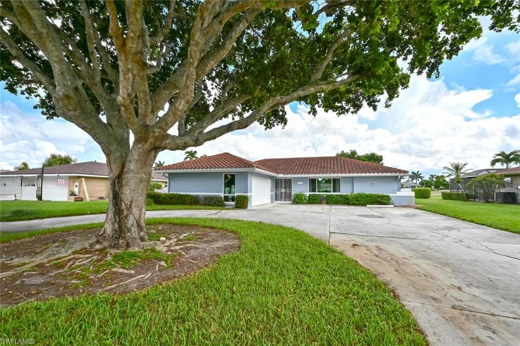 325 Forest Hills BLVD N NAPLES, FL 34113