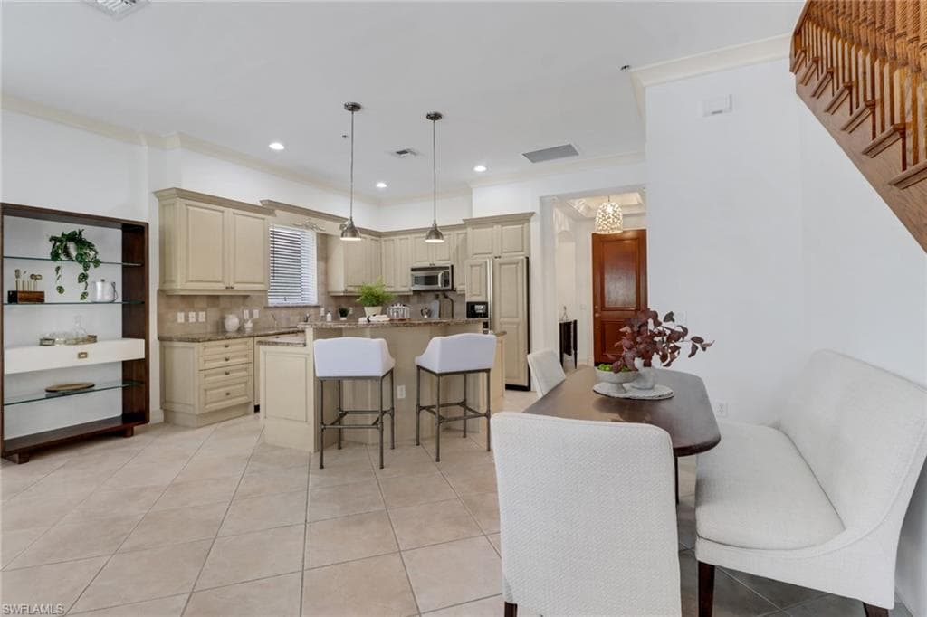 380 10th ST S 201 NAPLES, FL 34102