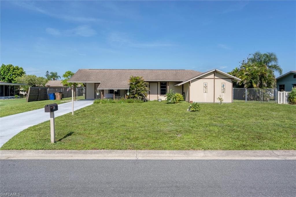 111 Kerr CIR LEHIGH ACRES, FL 33936