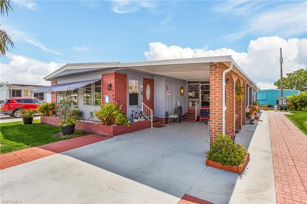 760 Knotty Pine CIR NORTH FORT MYERS, FL 33917